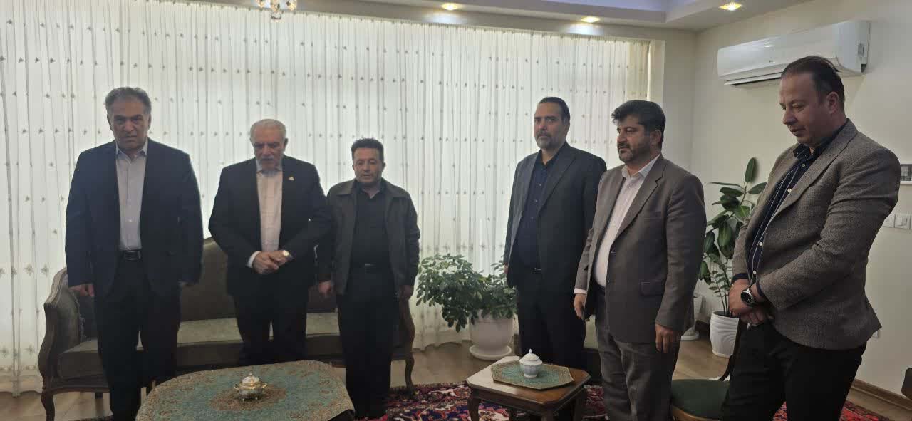 آیین تجلیل میثاق مدیریت شرکت داروسازی دانا   با شهدای گرانقدر جنگ تحمیلی و ادای احترام به خانواده محترم شهدا بمناسبت هفته دفاع مقدس